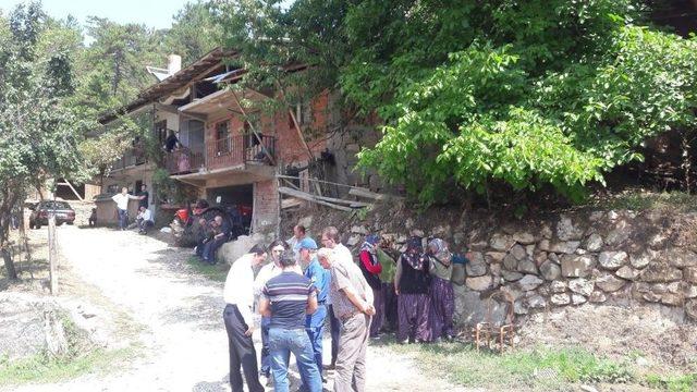 Bolu’da, Dede Torununu Öldürdükten Sonra İntihar Etti