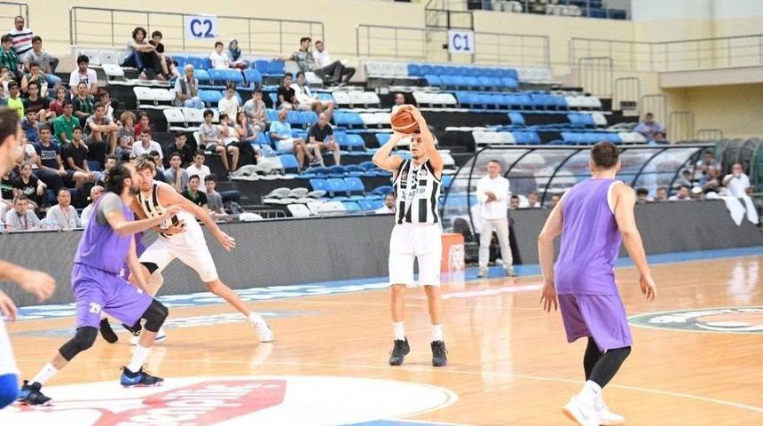 B&uuml;y&uuml;kşehir Basket Takımı İlk Hazırlık Ma&ccedil;ını Kazandı