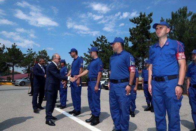 Vali Çakacak Bayramda Görevi Başında Olan Güvenlik Güçlerini Unutmadı