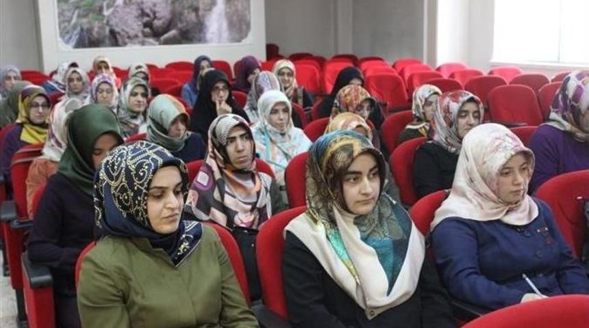 Kur&rsquo;an Kursu &Ouml;ğreticilerine Mesleki Eğitim Kursu