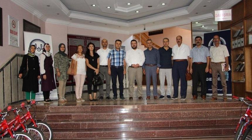 Elazığ’da Öğrencilere Bisiklet Dağıtıldı