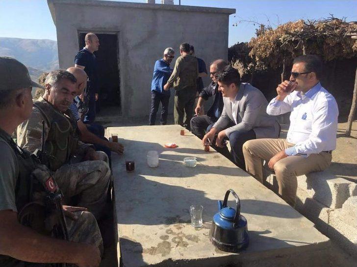 Kaymakam Alibeyoğlu Mehmetçikle Bayramlaştı G1