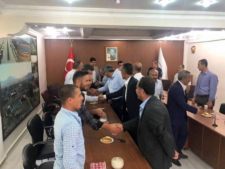 Kaymakam Alibeyoğlu Mehmetçikle Bayramlaştı G3