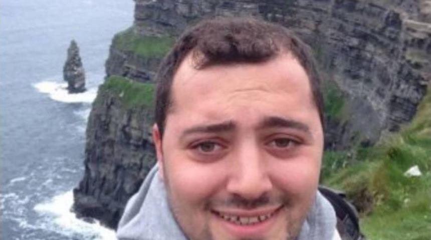 Metrob&uuml;s &Uuml;st Ge&ccedil;idinde Bı&ccedil;aklı Saldırıya Uğrayan Gen&ccedil; Hayatını Kaybetti