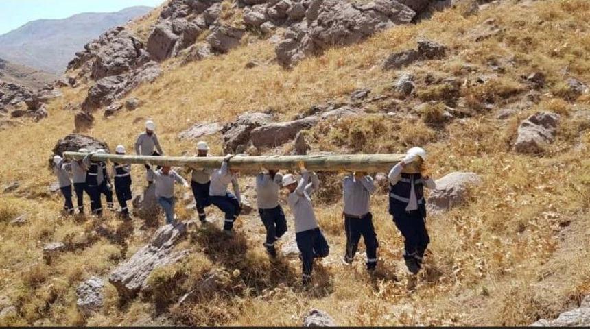 Kesintisiz Elektrik İ&ccedil;in Direkleri Bin 618 Metreye Taşıdılar