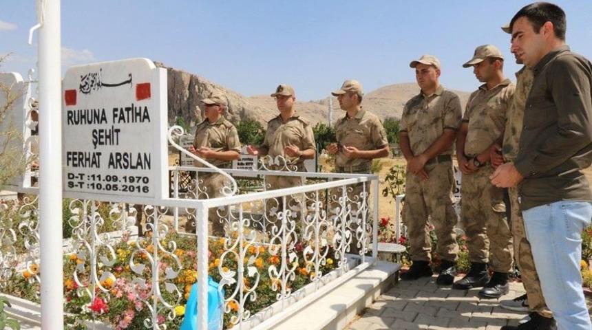 Mehmet&ccedil;ik Şehit Mezarlarını Ziyaret Etti