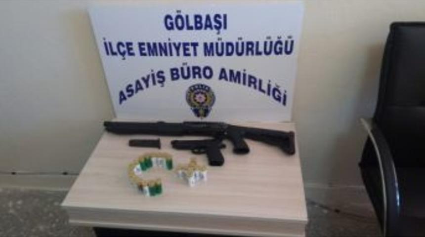 Ş&uuml;pheli Ara&ccedil; İ&ccedil;erisinden Pompalı Av T&uuml;feği &Ccedil;ıktı