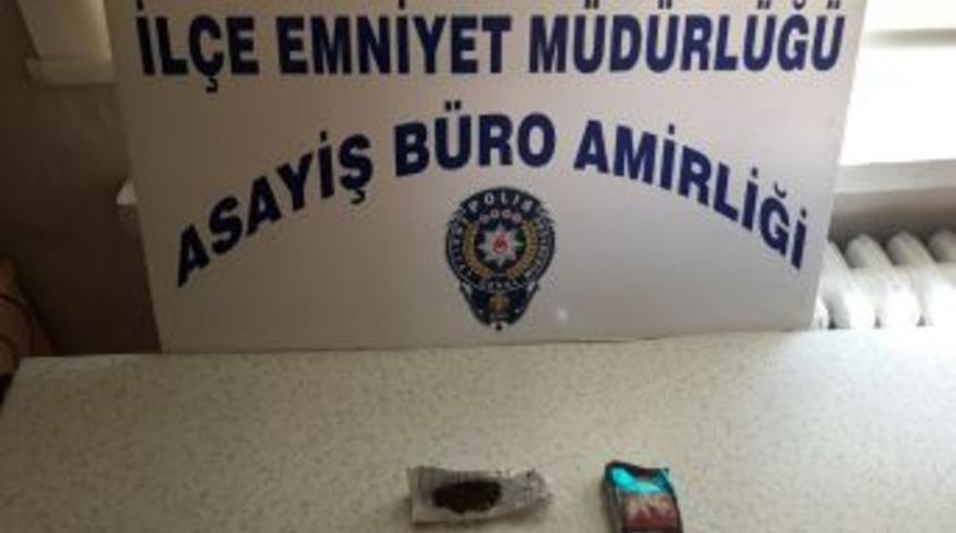 Ş&uuml;pheli Şahısların &Uuml;zerinden Uyuşturucu &Ccedil;ıktı