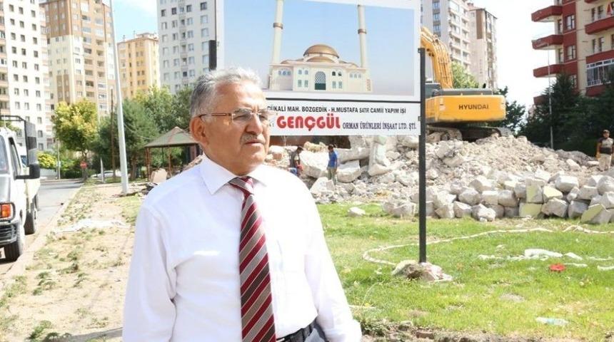 Başkan Memduh B&uuml;y&uuml;kkılı&ccedil;, Bozgedik Cami İnşaatında İncelemelerde Bulundu