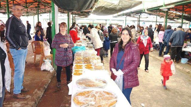 Sarıgöl’de ’minik Eller Mehmetçik İle El Ele’ Kermesi