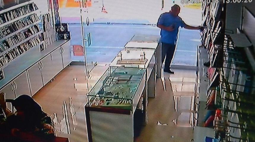 Powerbank Hırsızlığı G&uuml;venlik Kamerasında