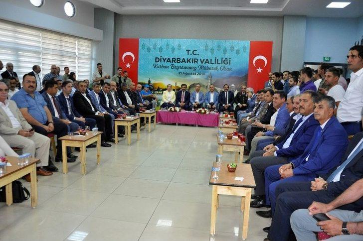 Diyarbakır Protokolü Vatandaşlarla Bayramlaştı G4