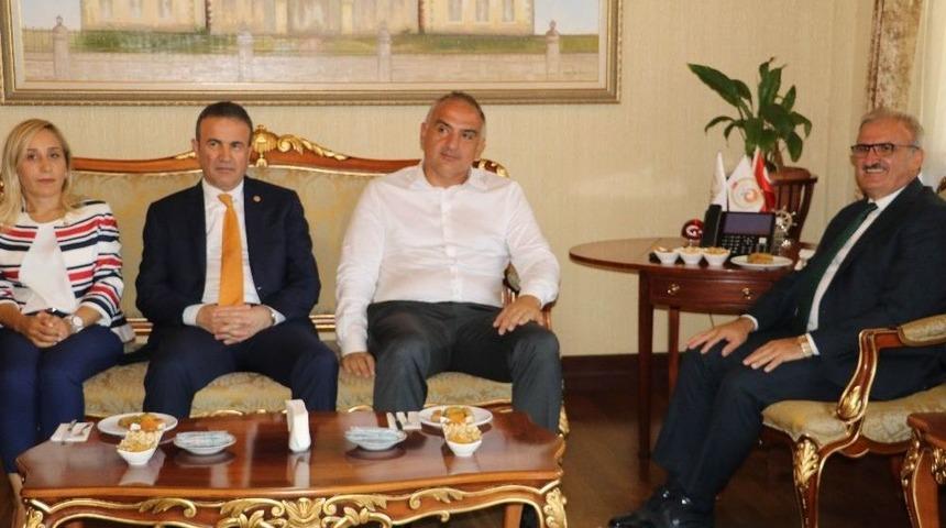 Bakan Ersoy’dan Turizmcilere Uyarı