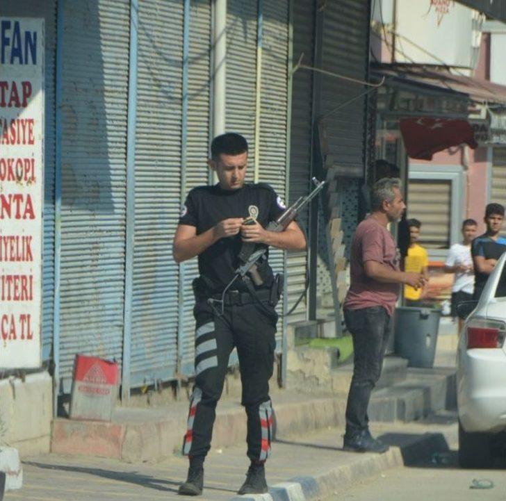 Çocukların Kavgasına Büyükler Katıldı Ortalık Karıştı G1