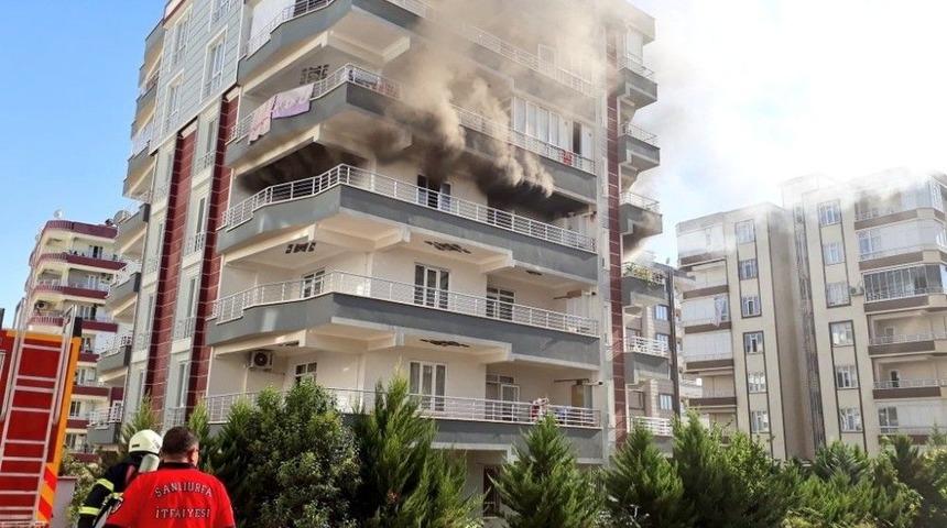 Apartman Dairesinde &Ccedil;ıkan Yangın S&ouml;nd&uuml;r&uuml;ld&uuml;