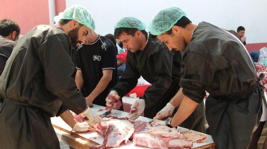 Umut Kervanı&rsquo;ndan Bin Aileye Kurban Eti