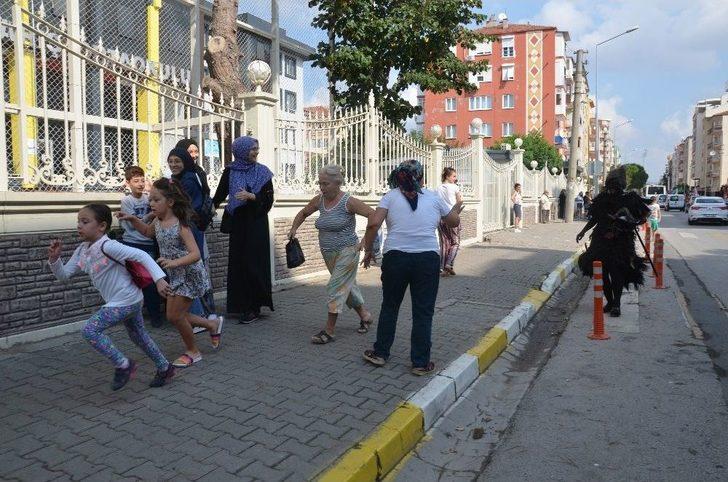 Keçi Derisi Giyip, Dana Kılından Bıyık Takıyorlar G2