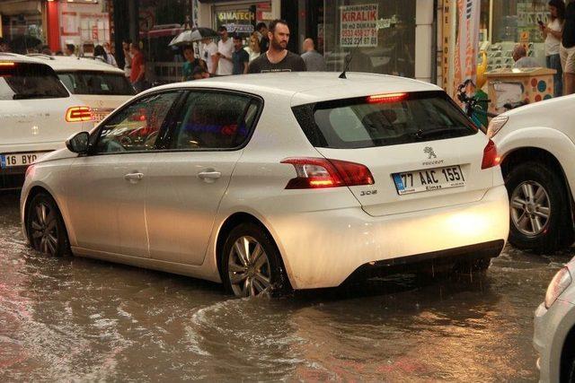 Yalova Sokakları 5 Dakikada Göle Döndü