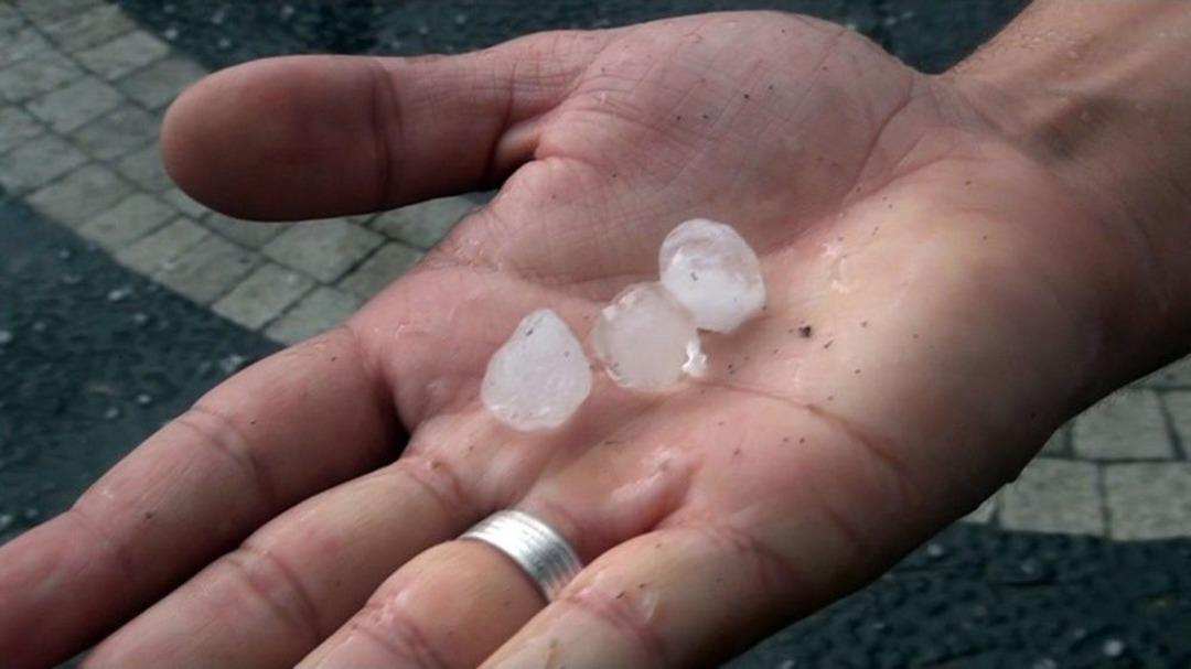 K&uuml;tahya&rsquo;da Fındık B&uuml;y&uuml;kl&uuml;ğ&uuml;nde Dolu Yağdı