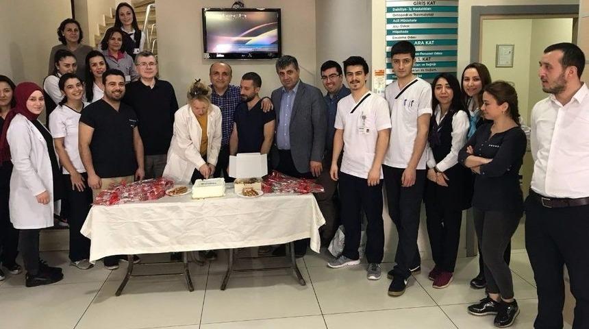 &Ccedil;alışanlarıyla 14 Mart Tıp Bayramı&rsquo;nı Kutladılar