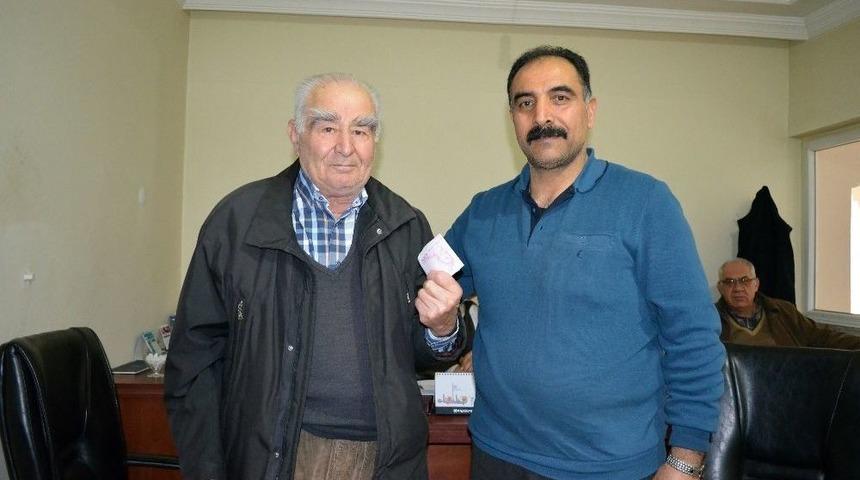 Başkanın Kayınpederi, Bulduğu Bin 500 Tl&rsquo;yi Sahibine Teslim Etti