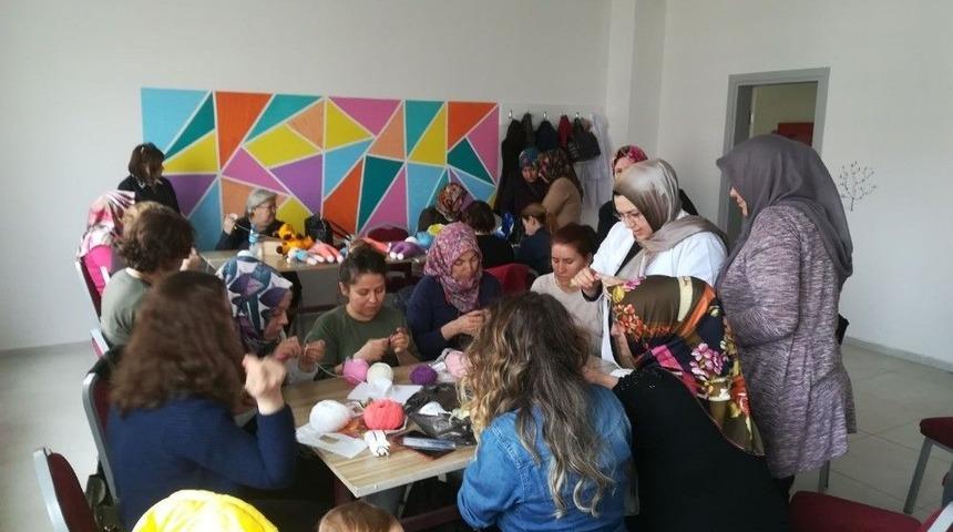 Hanımlar Lokali&rsquo;nde Minik Y&uuml;zlere Destek