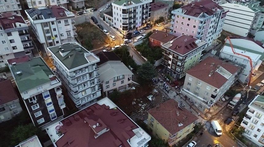 Sancaktepe&rsquo;de &Ccedil;&ouml;kme Riski Taşıyan Bina Havadan G&ouml;r&uuml;nt&uuml;lendi