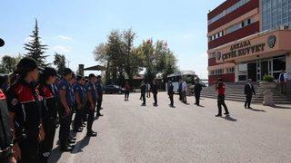 Vali Topaca, Polislerle Bayramlaştı