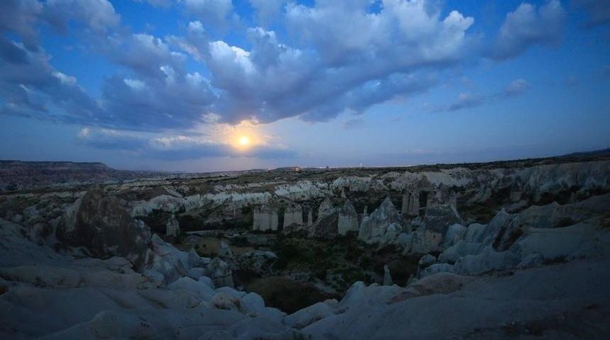 Kapadokya&rsquo;da Kanlı Ay Tutulması Başladı