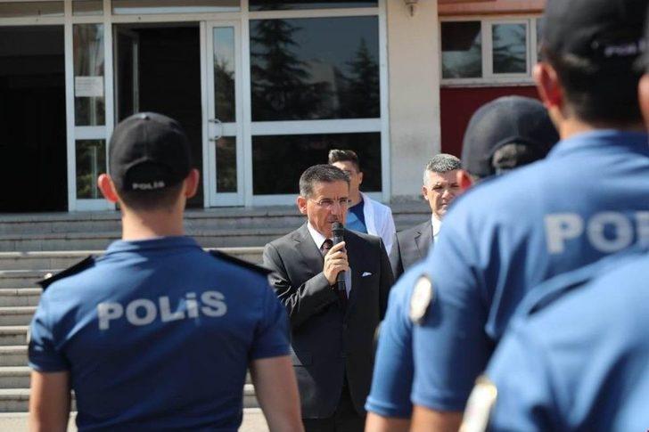 Vali Topaca, Polislerle Bayramlaştı G2