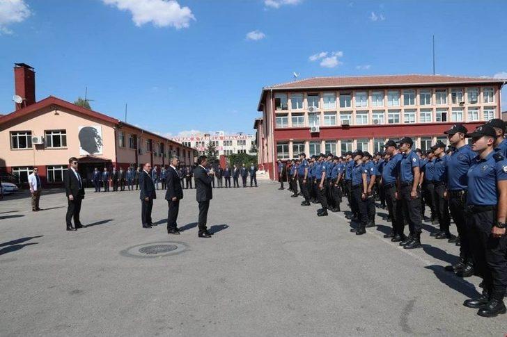 Vali Topaca, Polislerle Bayramlaştı G3