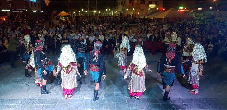 Kurtuluş Kutlamalarına Atlı Efeler Ve Trt Sanatçıları Damga Vurdu G2