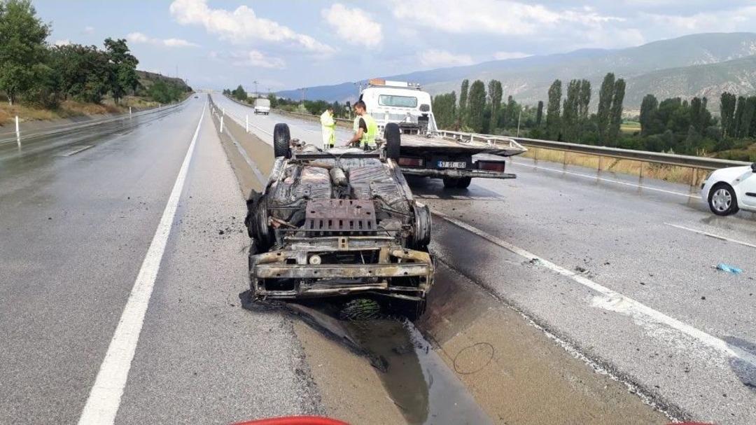 Tosya&rsquo;da Yaşlı &Ccedil;iftin Otomobili Alev Alev Yandı