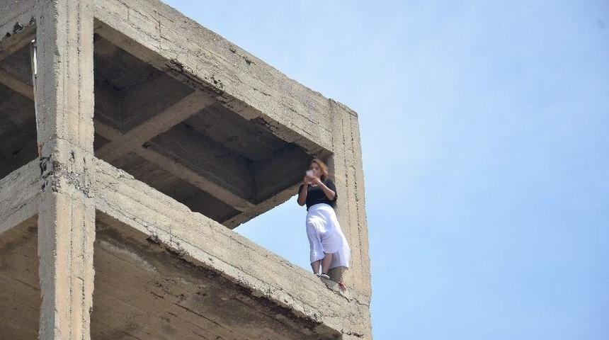 Genç Kadını 5. Kattan Atlarken İtfaiye Amiri Kurtardı