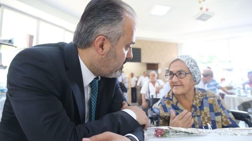 Başkan Aktaş, Huzurevinde Gönülleri Fethetti