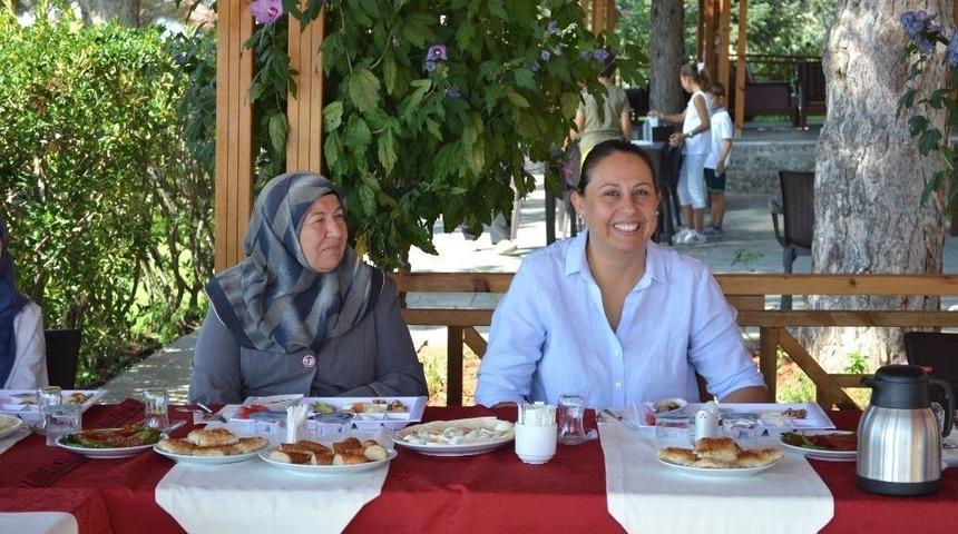 Eğirdir&rsquo;de Şehit Anneleri Onuruna Kahvaltı