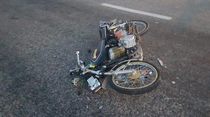 Motosikletli Gencin &Ouml;ld&uuml;ğ&uuml; Kaza G&uuml;venlik Kameralarına Yansıdı