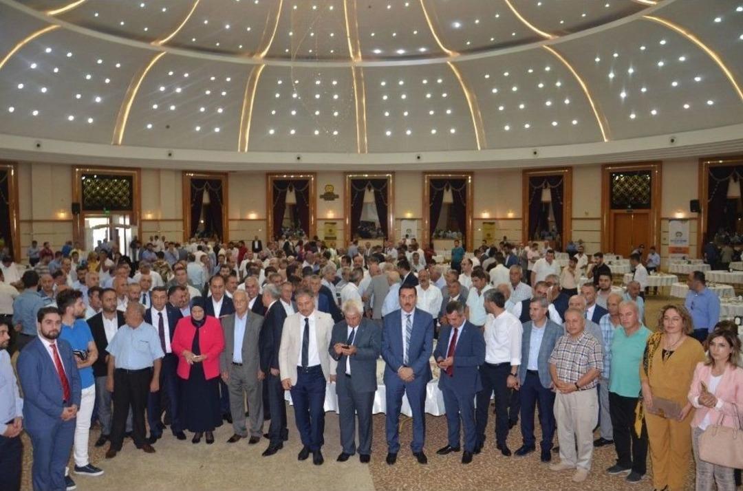 Ak Parti&rsquo;de Bayramlaşma T&ouml;reni