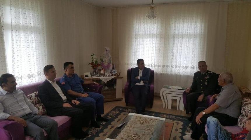 Kaymakam Akdaş, Şehit Ailelerini Ziyaret Etti