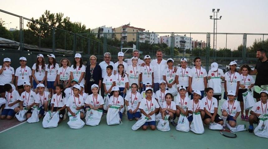 Toroslar&rsquo;da Tenis Turnuvasının &Ouml;d&uuml;lleri Sahiplerini Buldu