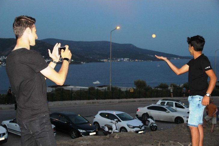 Kanlı Ay İle Aynı Karede Fotoğraf Çekinmek İçin Yarıştılar G1