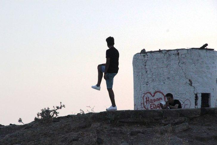 Kanlı Ay İle Aynı Karede Fotoğraf Çekinmek İçin Yarıştılar G2