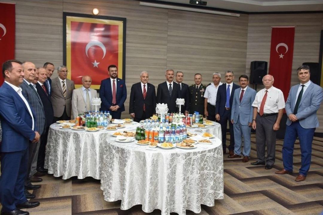 Manisa Protokol&uuml; Bayramlaştı