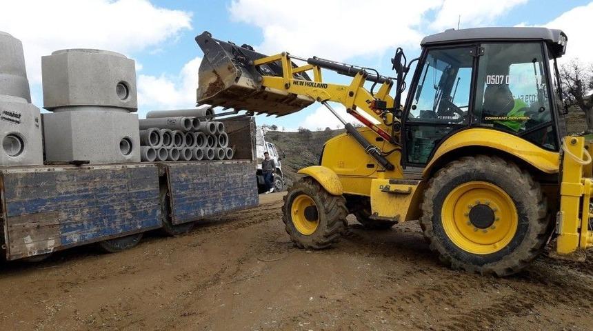 Demirci&rsquo;nin Mahallelerinde Altyapı D&ouml;n&uuml;ş&uuml;m&uuml; Devam Ediyor