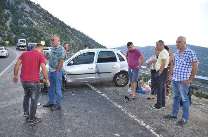 Antalya’da 6 Araç Birbirine Girdi: 11 Yaralı G5