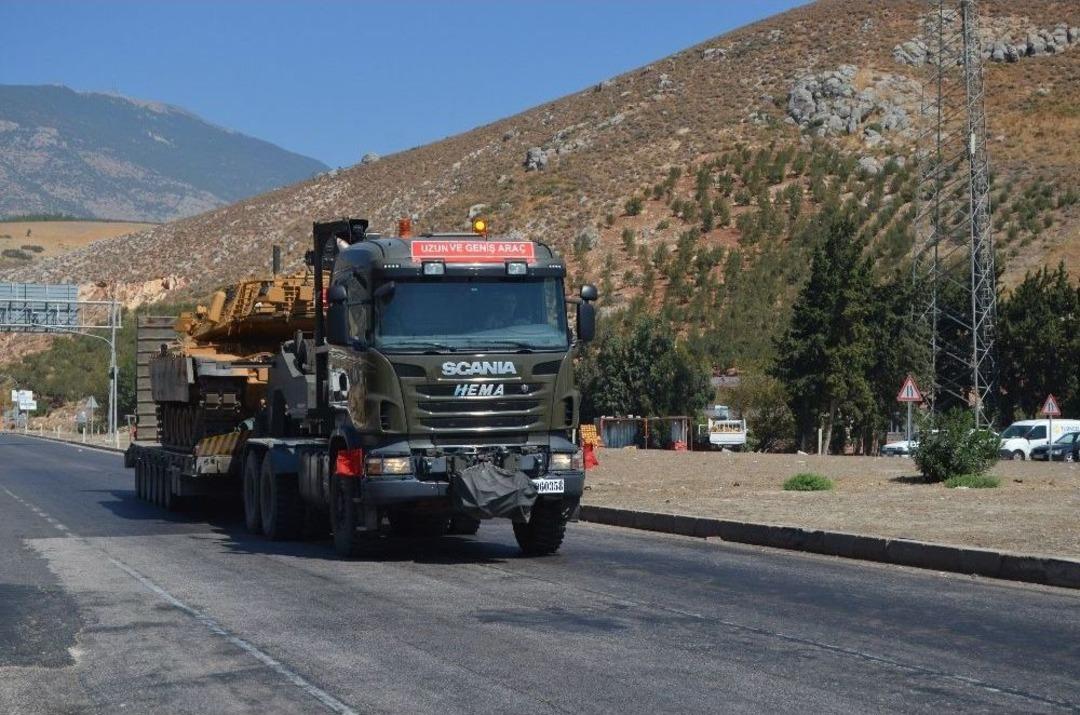 Hatay&rsquo;da Askeri Sevkiyat Devam Ediyor