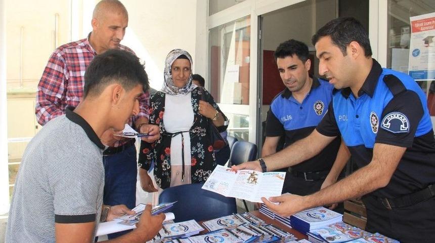 Hakkari&rsquo;de &Ouml;ğrenciler Ter&ouml;re Karşı Bilgilendirildi