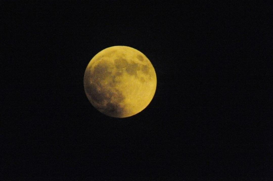 &Ccedil;anakkale&rsquo;de Kanlı Ay Tutulması İlgiyle İzlendi