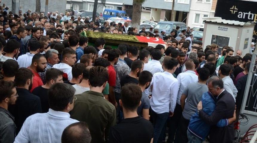 Denize Atlarken Başını Taşa Vurup Ölen Gence Acı Veda