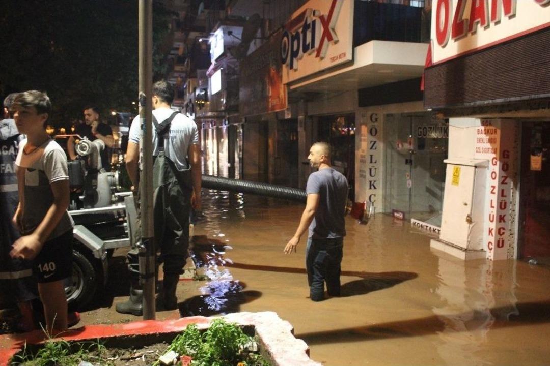 Selin Bastığı Ev Ve İş Yerlerinde Temizlik &Ccedil;alışmaları Başladı